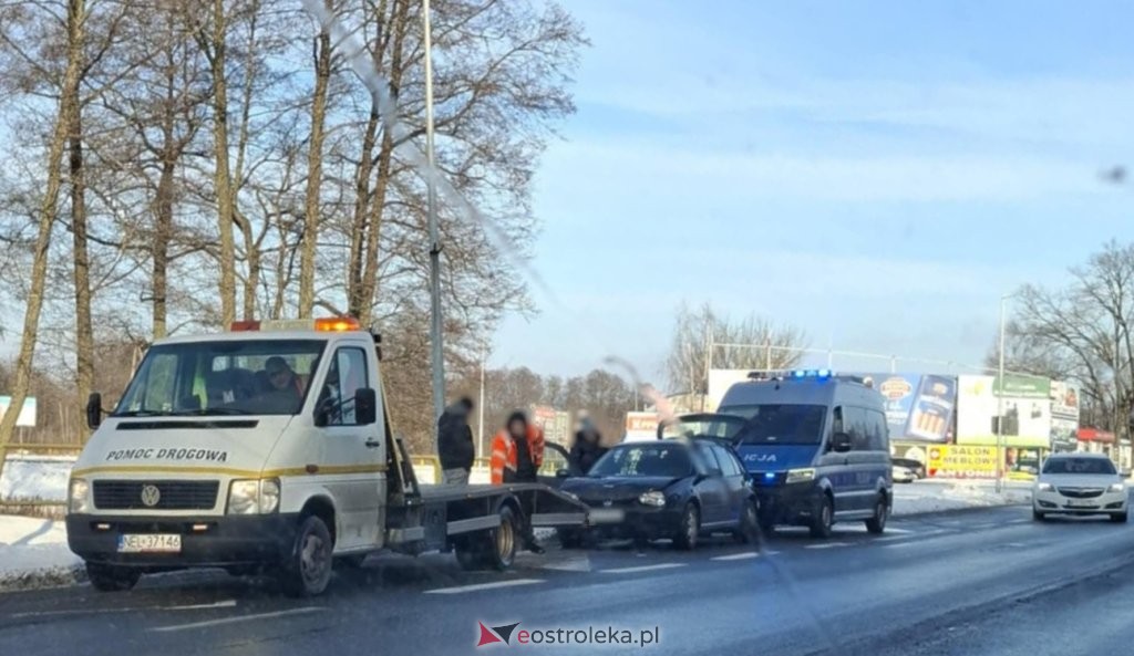 Kolizja na ul. Mostowej. Wysoki mandat za najechanie na tył [ZDJĘCIA]