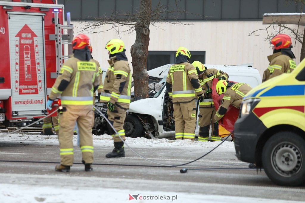 PILNE: Trzy osoby poszkodowane w wypadku pod Ostrołęką. Służby w akcji [WIDEO, ZDJĘCIA]