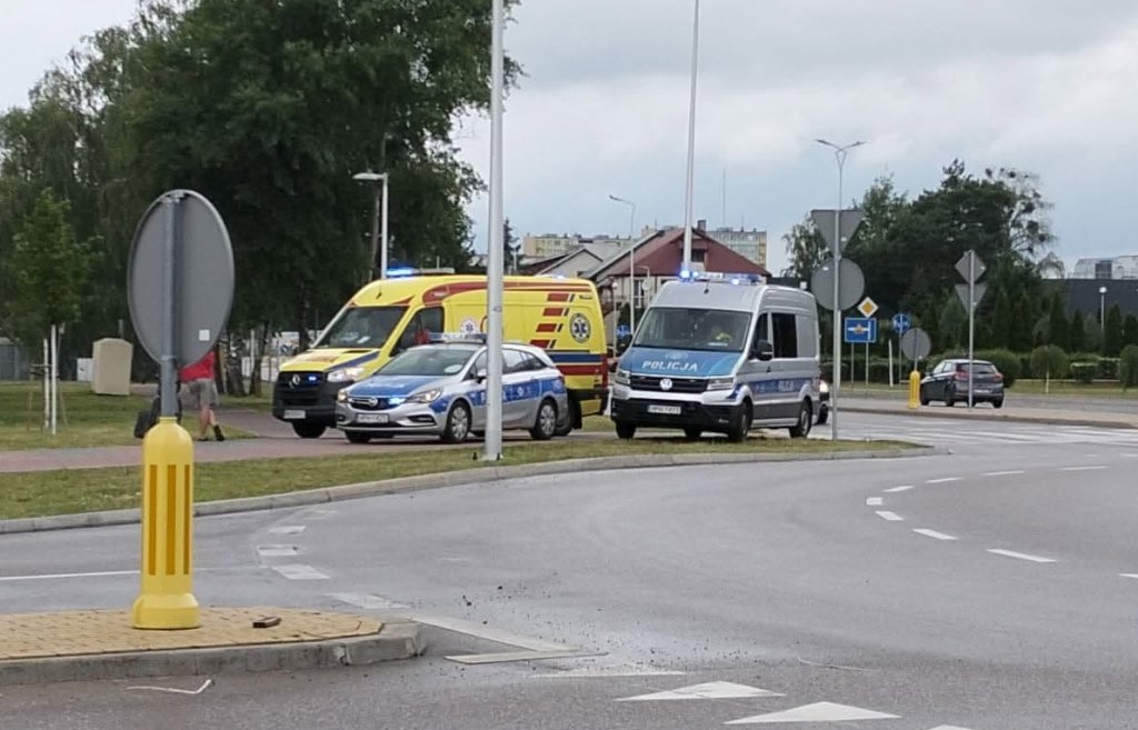 Kosztowna chwila nieuwagi. 2500 zł mandatu za błąd przy rondzie [ZDJĘCIA]