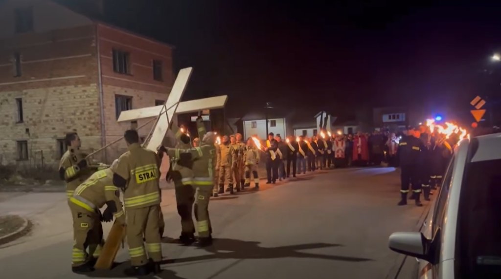 Droga krzyżowa. Wierni wyszli na ulice w czasie Wielkiego Postu [WIDEO]