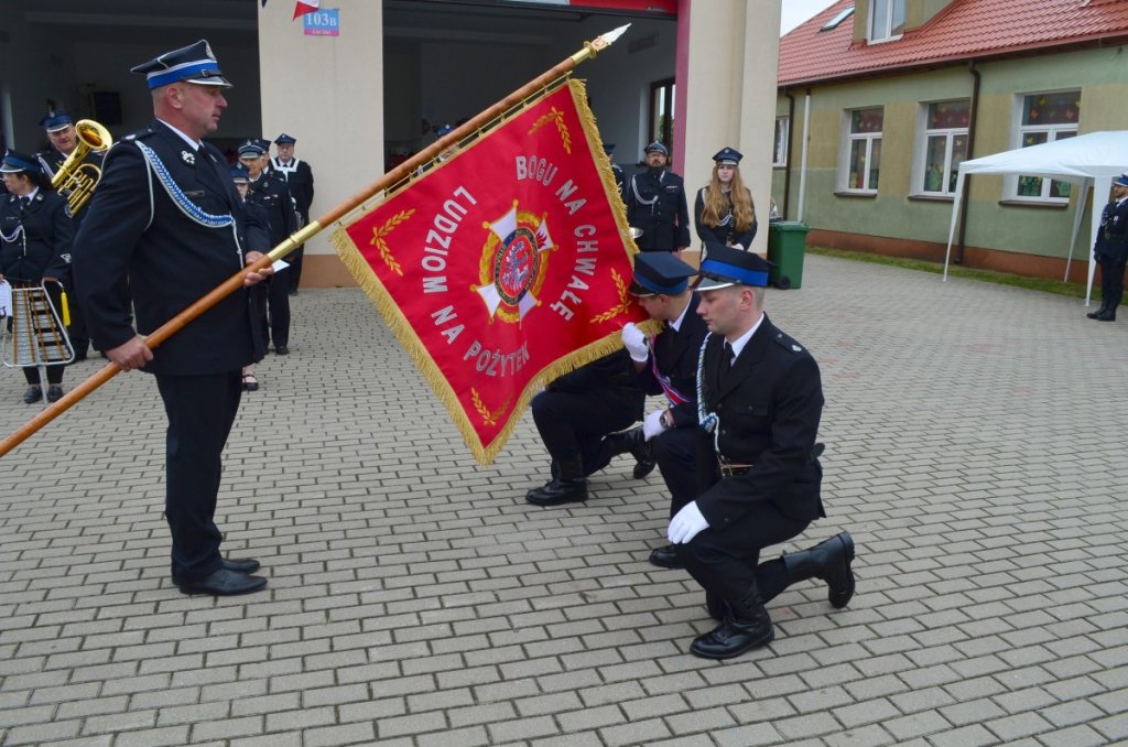 Duma, tradycja i strażacka jedność. OSP Łączki otrzymała sztandar [ZDJĘCIA]