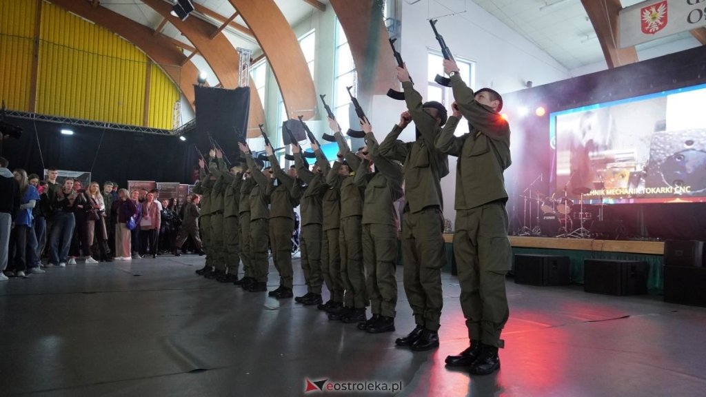 XV Forum Edukacyjne w Ostrołęce. Szkoły średnie zaprezentowały swoją ofertę [ZDJĘCIA, WIDEO]