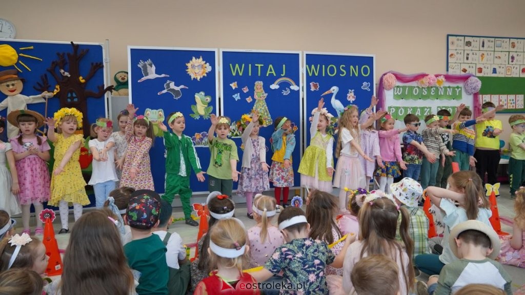 Wiosenne przebieranki w „Krainie Radości”. Dzieci z Przedszkola Miejskiego nr 8 przywitały wiosnę! [ZDJĘCIA, WIDEO]