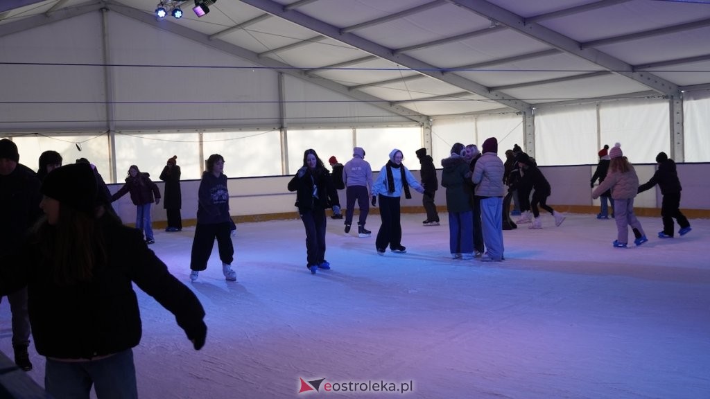 Zimowe szaleństwo na lodowisku w Ostrołęce! [ZDJĘCIA, WIDEO]