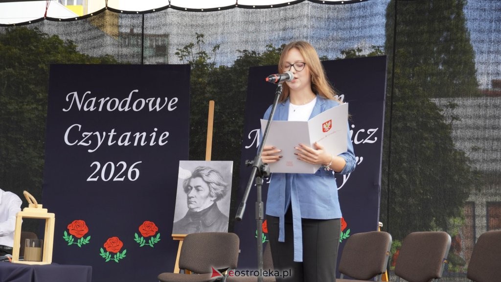 Od przedszkolaków po seniorów. W Ostrołęce odbyło się Narodowe Czytanie „Dziadów” [ZDJĘCIA, WIDEO]