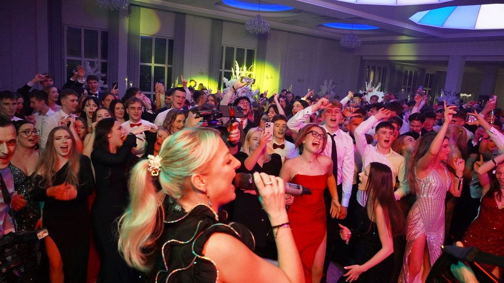 Studniówka II LO z występem gwiazdy! Tego nikt się nie spodziewał [WIDEO, ZDJĘCIA]