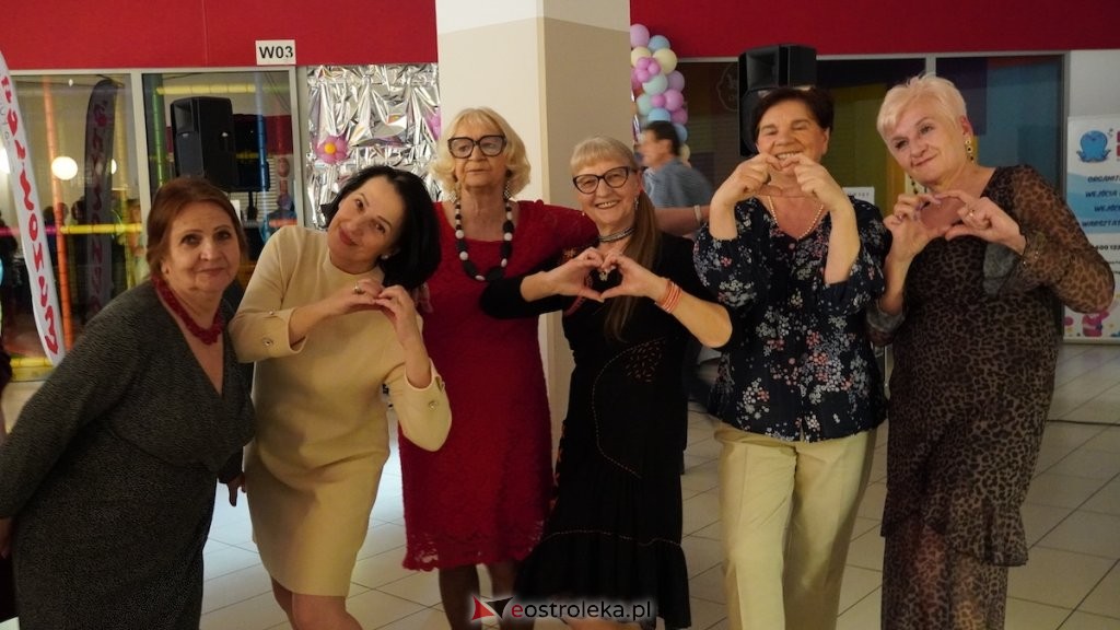 Najpierw wiedza, potem taniec. Potańcówka seniorów w Bistro Do Syta [ZDJĘCIA, WIDEO]