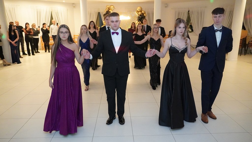 Studniówka 2026. Zabawa uczniów I LO CN-B im. Polskich Spadochroniarzy w Ostrołęce [WIDEO, ZDJĘCIA]