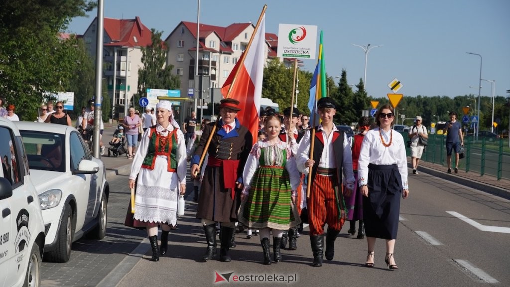 Barwna parada rozpoczęła II Ostrołęckie Spotkania z Folklorem! [ZDJĘCIA, WIDEO]