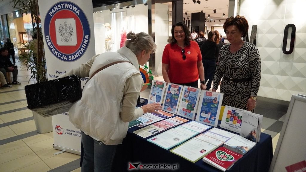 "Zaufaj nauce, a nie plotkom". Sanepid w Ostrołęce edukował o szczepieniach [WIDEO, ZDJĘCIA]