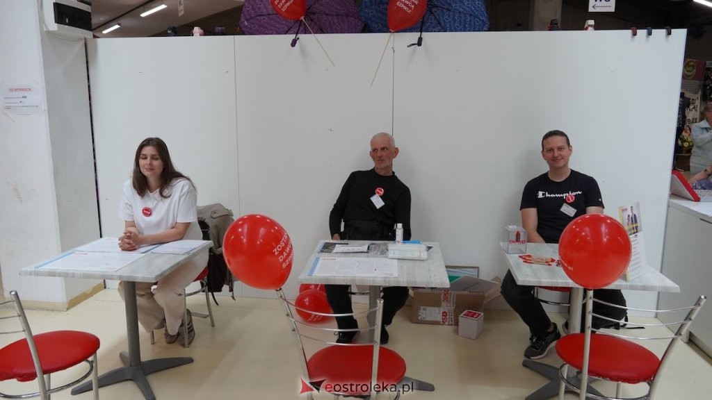 Zostań dawcą szpiku. Akcja Fundacji DKMS w hali targowej Feniks w Ostrołęce [ZDJĘCIA, WIDEO]