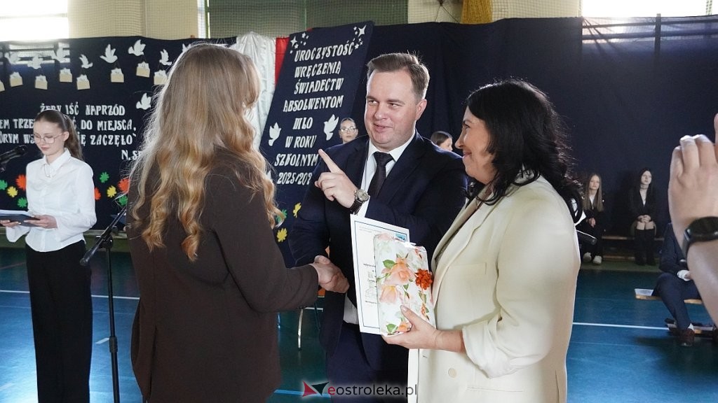 Świadectwa w rękach, matura za pasem. Wyjątkowy dzień w III LO&nbsp;&nbsp;[WIDEO, ZDJĘCIA]