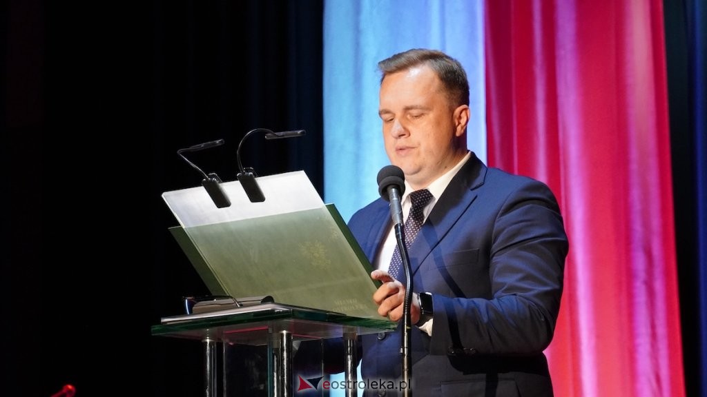 Uroczysta sesja. Ostrołęka świętuje ważne rocznice. "Jesteście sercem tego miasta" [WIDEO, ZDJĘCIA]
