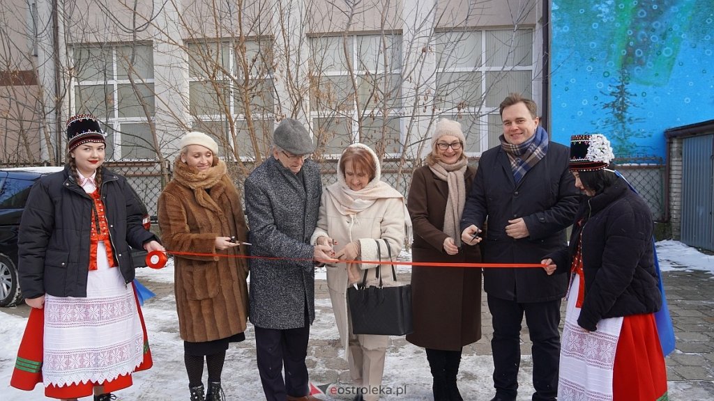 Nowy symbol na wjeździe do Ostrołęki. Mural Adama Chętnika oficjalnie odsłonięty! [ZDJĘCIA, WIDEO]
