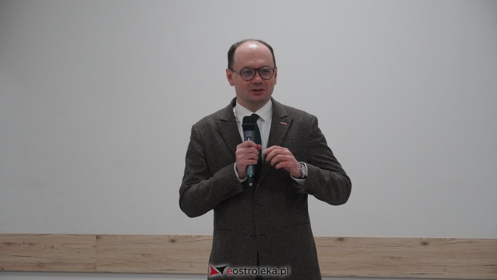 Wiceminister Gajewski w Ostrołęce. O czym rozmawiał z seniorami? [ZDJĘCIA, WIDEO]