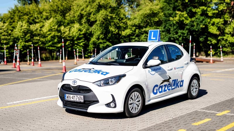 Pierwsze godziny za kierownicą - czym różni się nauka jazdy automatem od manuala?