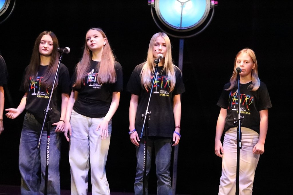 Muzyczna podróż w przeszłość. Koncert „Tamte lata, tamte melodie” w Ostrołęce [WIDEO, ZDJĘCIA]