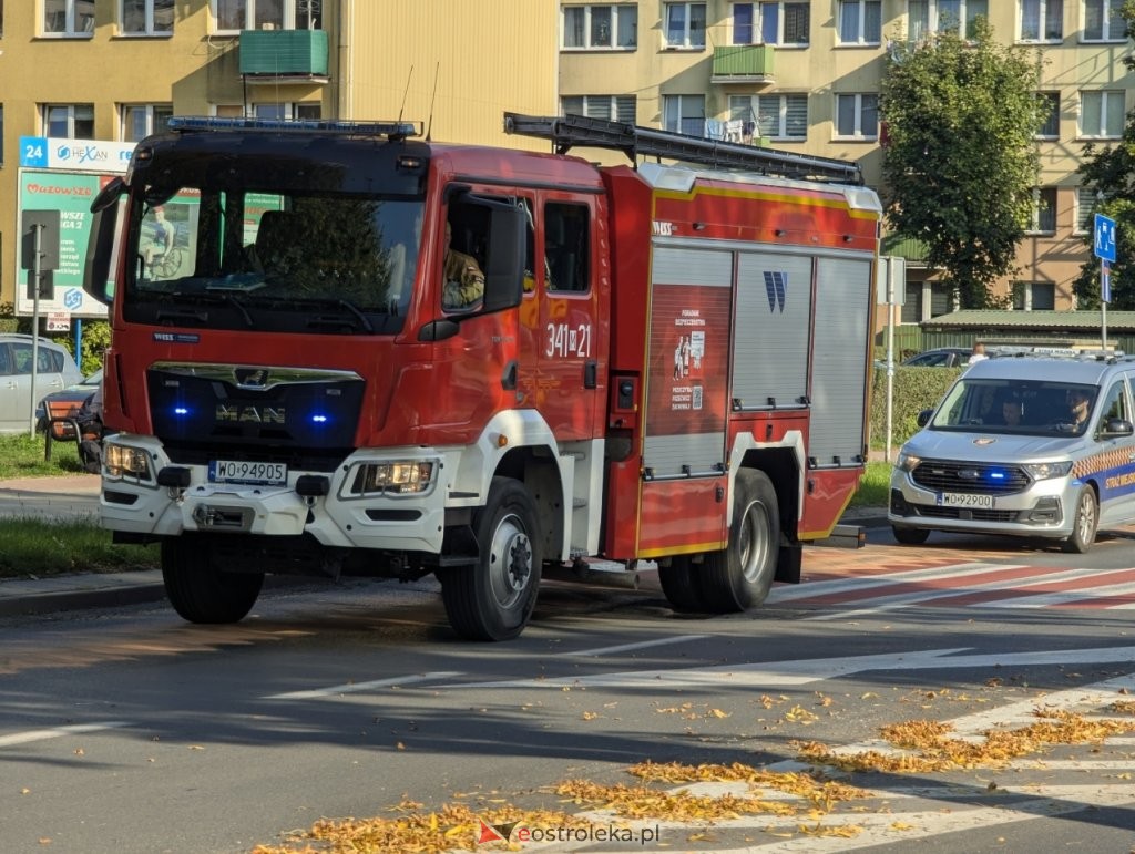 Niebezpieczna sytuacja w godzinach szczytu. Strażacy ruszyli do akcji [ZDJĘCIA]