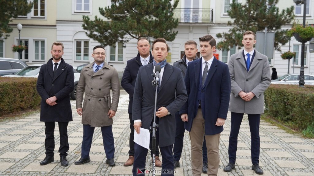Bosak w Ostrołęce: „Smutno czytać, co na Dzień Nauczyciela ministerstwo wydało” [WIDEO, ZDJĘCIA]