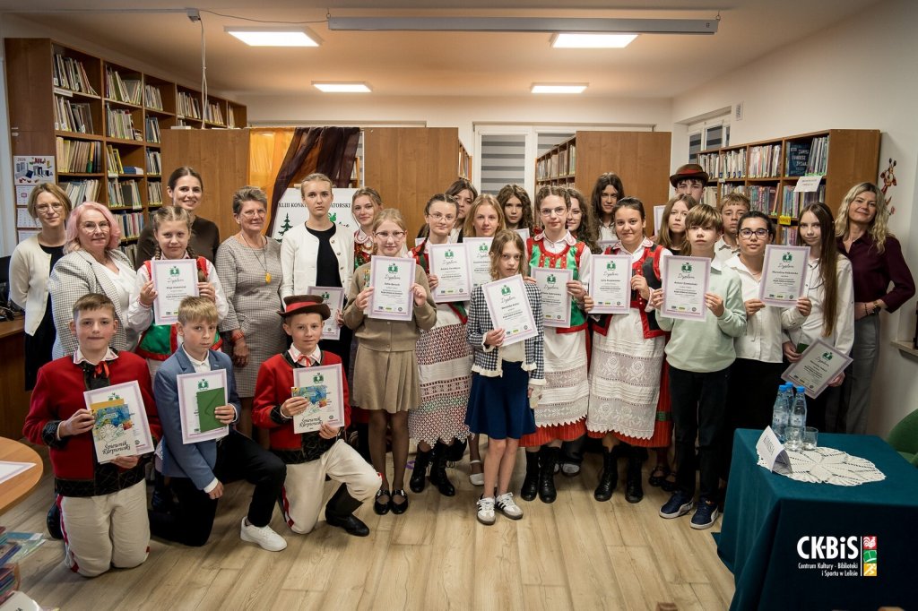 Młodzi mistrzowie kurpiowskiego słowa! Znamy laureatów konkursu recytatorskiego w Lelisie [ZDJĘCIA, WYNIKI]
