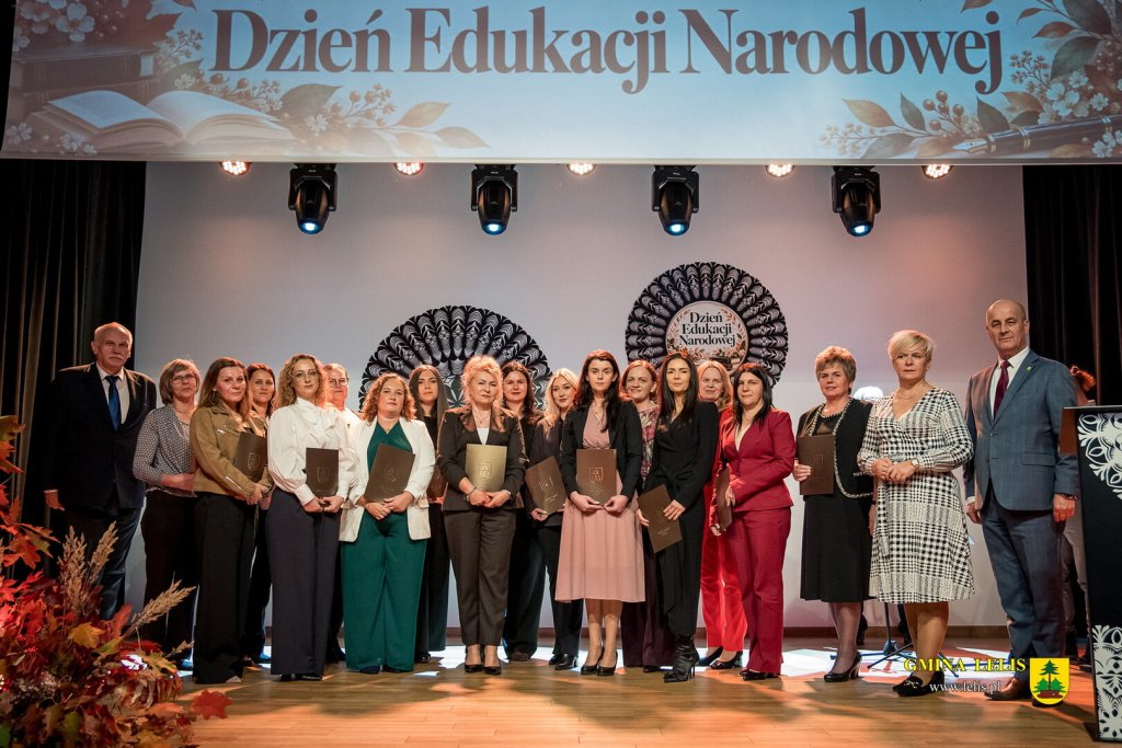 Wyjątkowe święto oświaty w Lelisie. Wójt przyznał nagrody nauczycielom i pracownikom szkół [ZDJĘCIA]