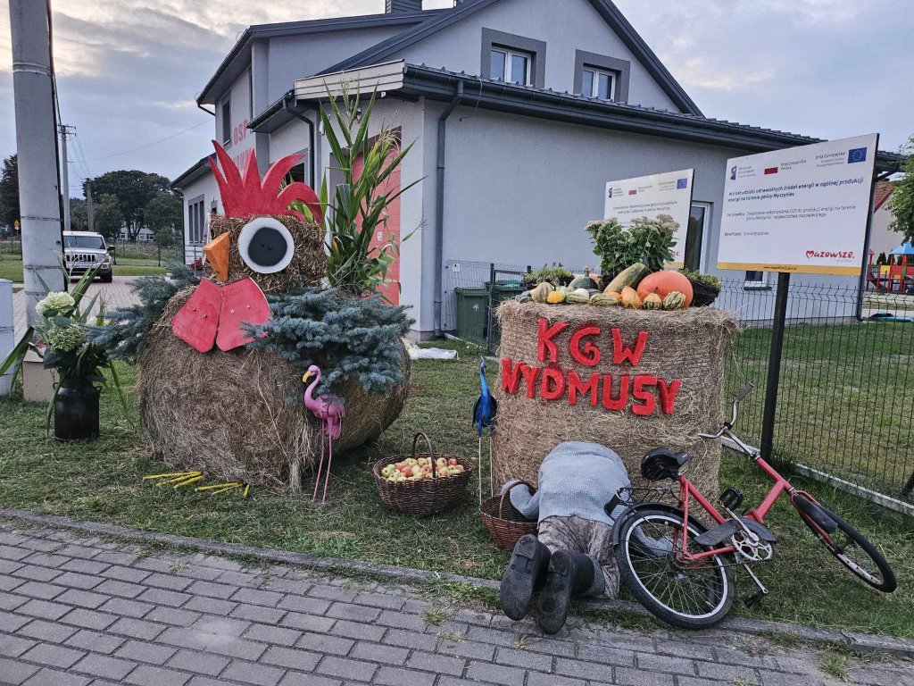 Taki klimat w Wydmusach. Panie z KGW przygotowały niezwykłą kompozycję