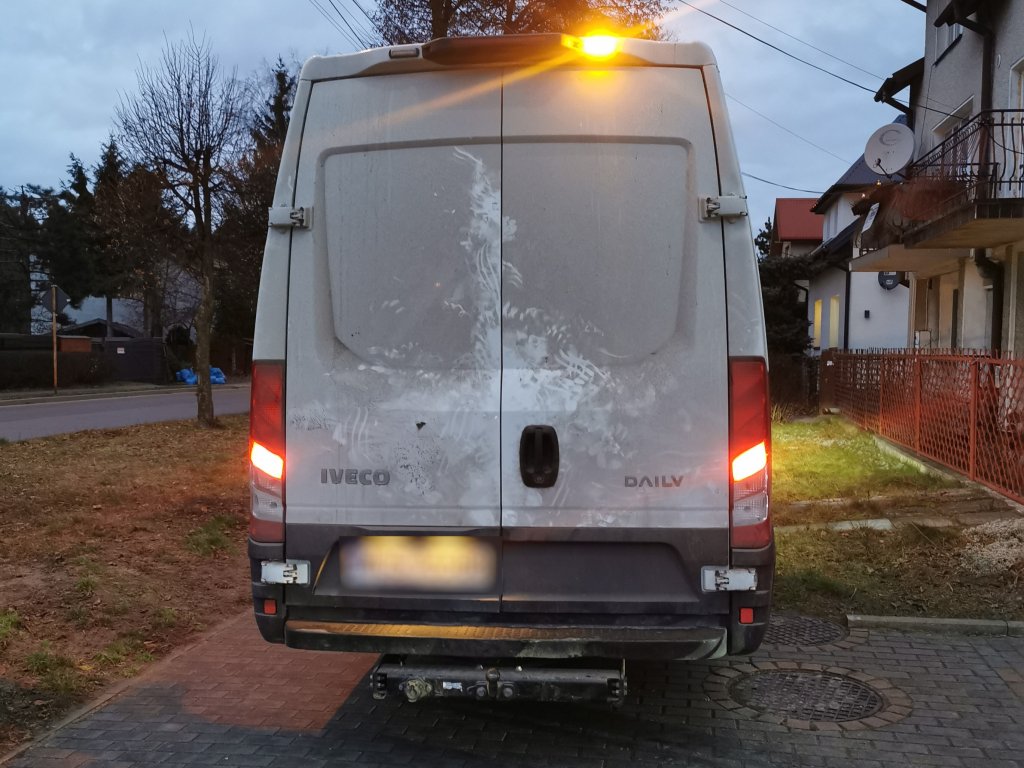 Ciężarówka zablokowała przejście dla pieszych. Kierowca zasłaniał się... nazwiskiem urzędnika!