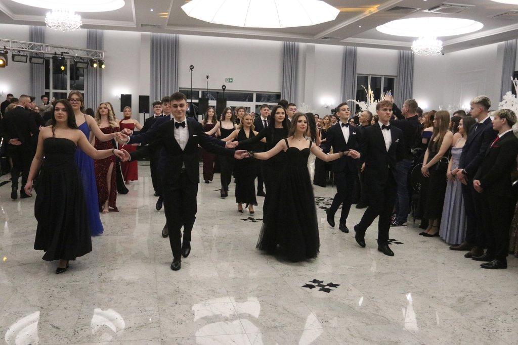 Studniówka 2026. Tak się bawi II LO w Ostrołęce! [WIDEO, ZDJĘCIA]