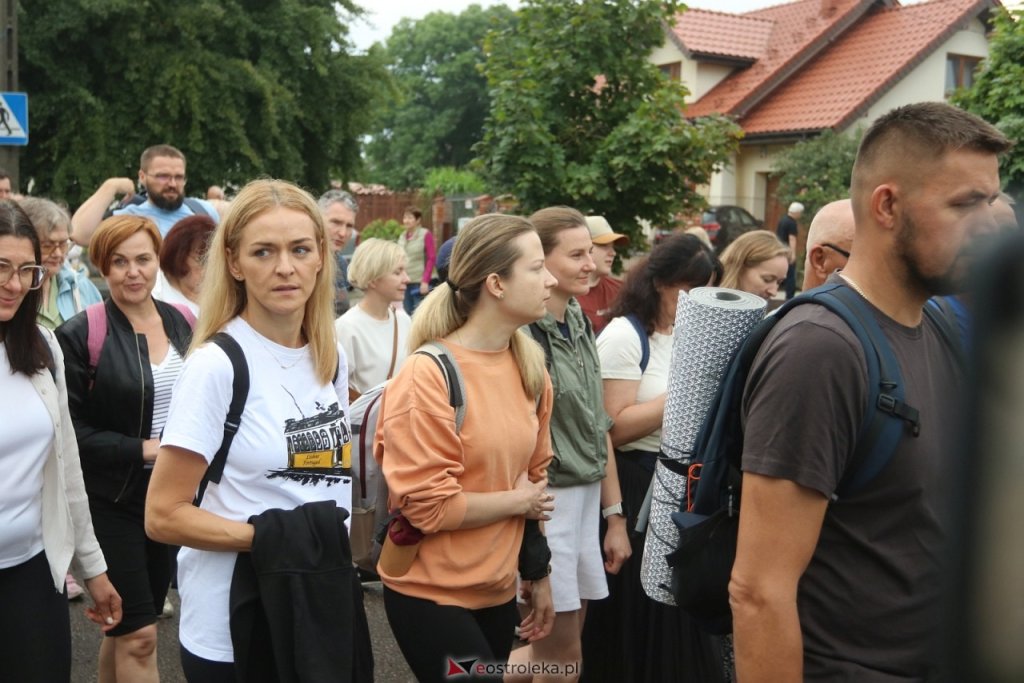 Coraz bliżej Jasnej Góry. Pielgrzymi idą już dziewięć dni! [WIDEO, ZDJĘCIA]