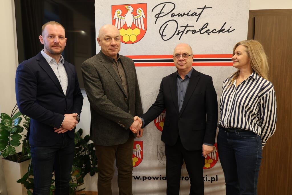 Remont pomieszczeń w ZSP w Kadzidle. Podpisano umowę