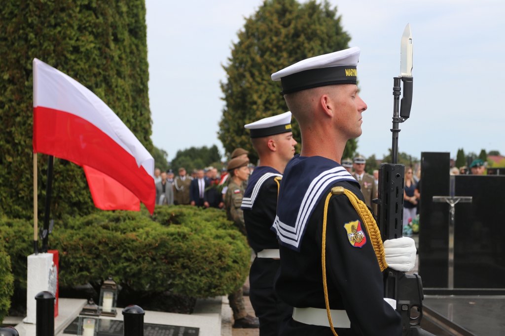 Kwiaty na żołnierskich mogiłach. Rzekuń uczcił pamięć poległych [WIDEO, ZDJĘCIA]