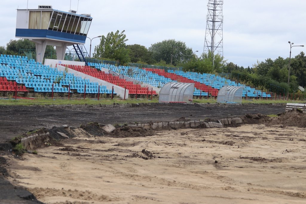 Ruszył remont stadionu w Ostrołęce. Żużlowej bieżni już nie ma! [WIDEO, ZDJĘCIA]
