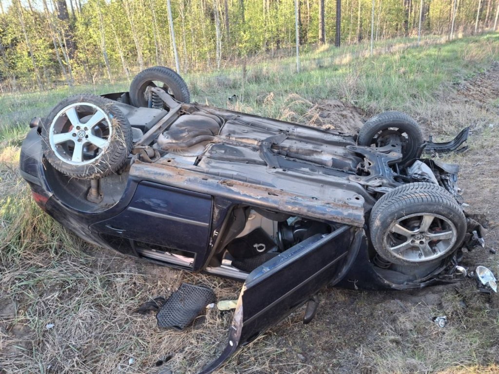 Poważny wypadek na S8. Dachował golf z obywatelami Kolumbii