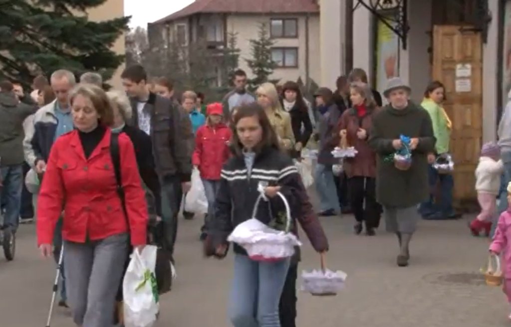 Nagranie z Wielkanocy w Ostrołęce sprzed lat. Czy odnajdziecie siebie na filmie? [WIDEO]