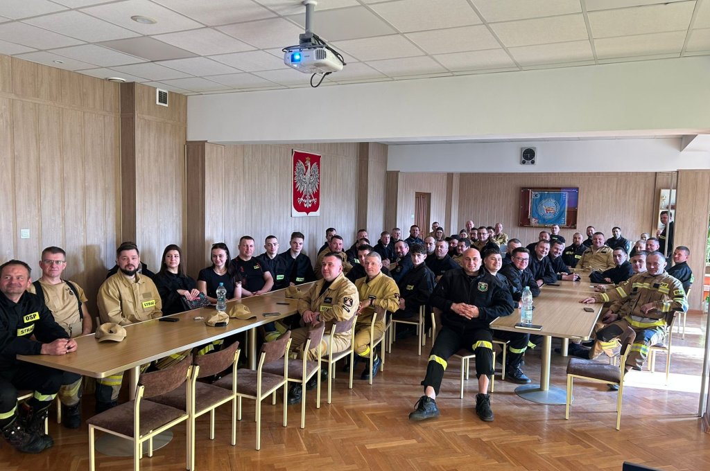 Strażacy z regionu ćwiczyli współpracę z Lotniczym Pogotowiem Ratunkowym [ZDJĘCIA]