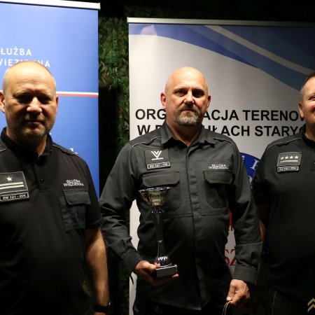 Krew dla potrzebujących i sportowe emocje. Mundurowy turniej strzelecki w Ostrołęce