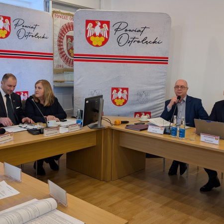 Ważne obrady w Starostwie. Transmisja na żywo z XXV sesji Rady Powiatu [ZDJĘCIA]