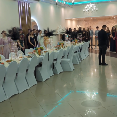 Wzruszający gest na studniówce. Tak maturzyści upamiętnili tragicznie zmarłego kolegę