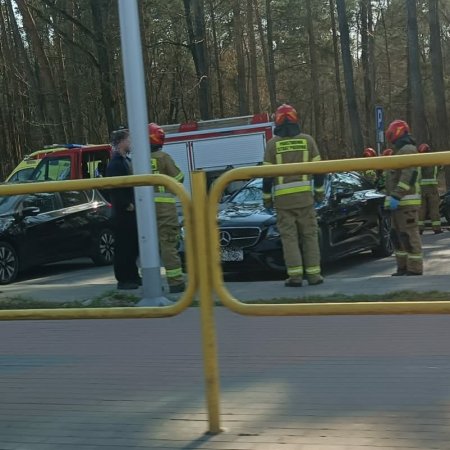 Co tam się stało? Dwie kolizje w jednej okolicy [ZDJĘCIA]