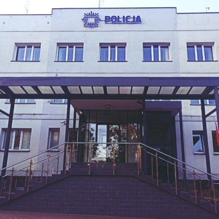 Zaginiona 15-latka z Ostrołęki odnaleziona w Łomży. W mieszkaniu trwała impreza