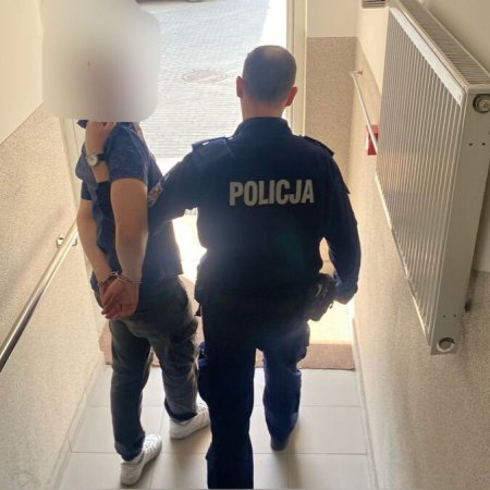 Wielka ucieczka... w tempie rolniczym. 20-latek "pożyczył" ciągnik za fortunę [ZDJĘCIA]