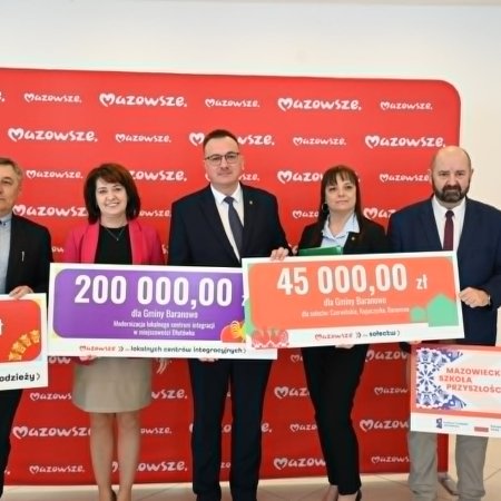 Milionowe wsparcie dla regionu ostrołęckiego. Pierwsze umowy w ramach programów Mazowsza podpisane [ZDJĘCIA]