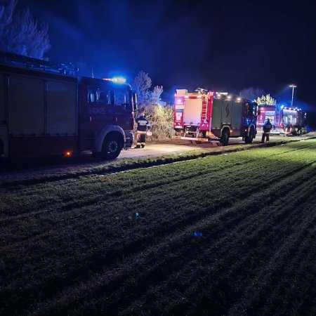 Prywatne spa w ogniu. Cztery zastępy straży walczyły z pożarem pod Ostrołęką! [ZDJĘCIA]