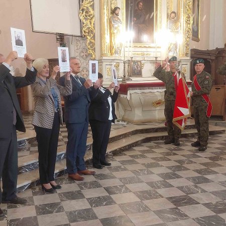 Pamięć o nich nie zginęła. Czerwin oddał hołd ofiarom zbrodni katyńskiej [ZDJĘCIA]