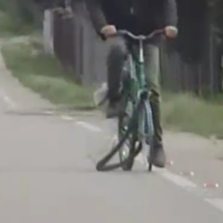 Takiej „techniki” jazdy policjanci dawno nie widzieli! Aż ciężko uwierzyć [WIDEO]
