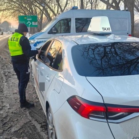 Masowe kontrole taksówek w Ostrołęce. Policja sprawdziła licencje i stan techniczny aut