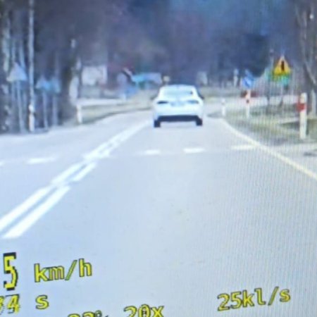 Szaleńcza jazda pod Ostrołęką: 140 km/h w rejonie przejścia dla pieszych i skrzyżowania