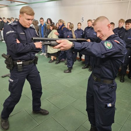 „Od kuchni” w ostrołęckiej komendzie – setki uczniów sprawdziły, jak może smakować służba w policji [WIDEO, ZDJĘCIA]