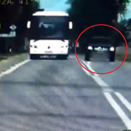 Niebezpieczne manewry na drodze! Wszystko się nagrało [WIDEO]