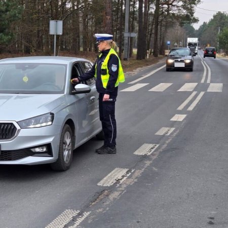 Trzech kierowców „na podwójnym gazie” pożegnało się z prawem jazdy